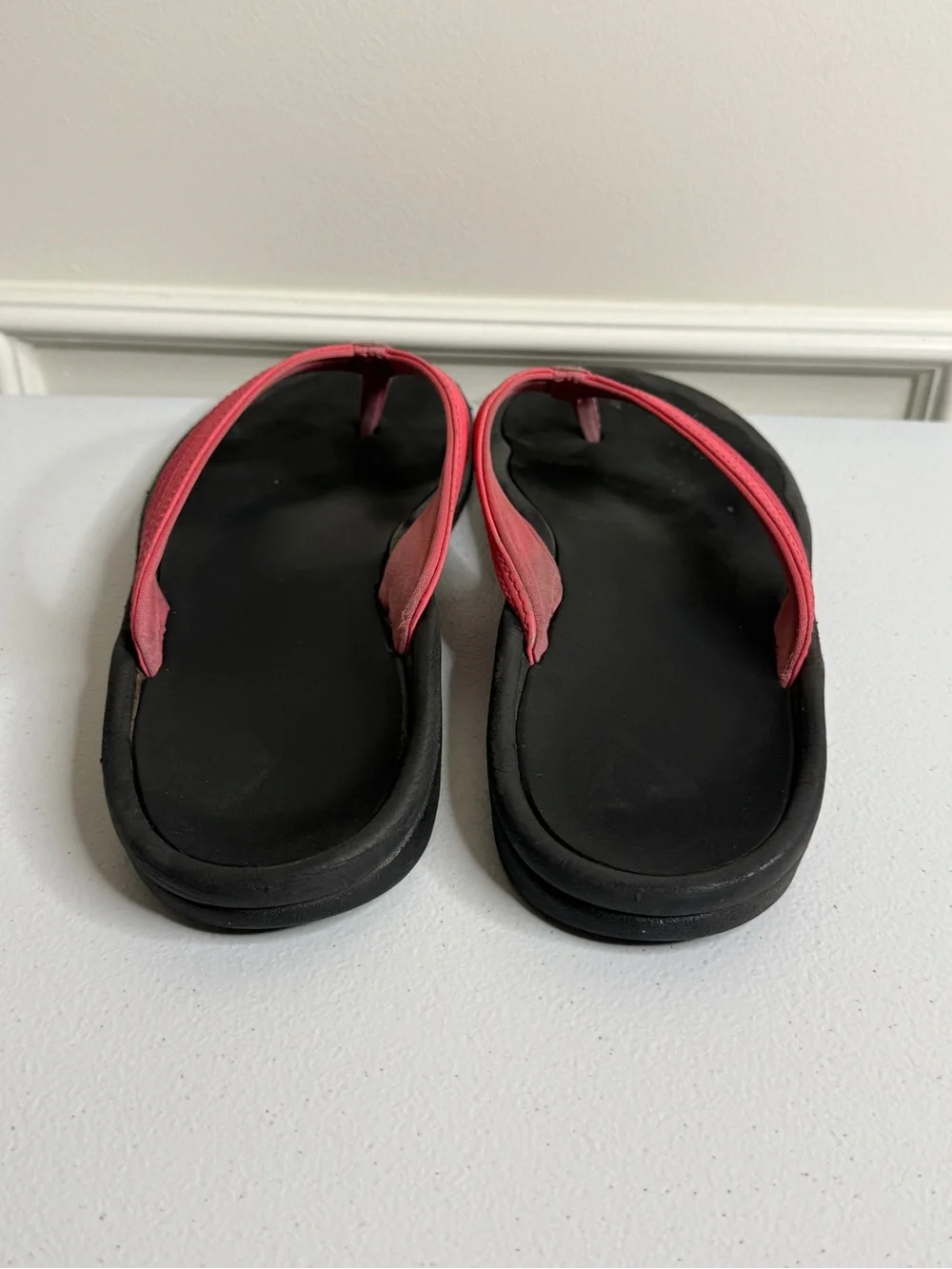 Women’s OluKai Ohana Black & Hot Pink/Coral Flip Flops size 11